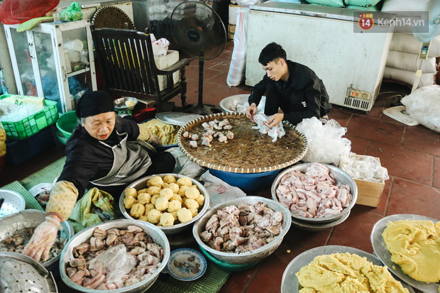 Ảnh: Về làng bánh chưng trứ danh Tranh Khúc giữa thời điểm giá thịt lợn tăng “phi mã” - Ảnh 6.