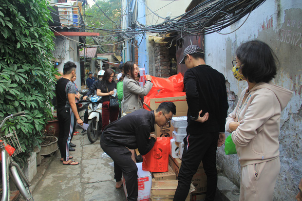 Mùa xuân lặng lẽ của những mảnh đời hàng chục năm ăn Tết tha hương tại xóm chạy thận giữa lòng Thủ Đô - Ảnh 1.