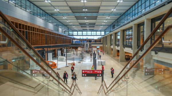 Sân bay ma ở Đức xây suốt 13 năm, ngốn hơn 8 tỷ USD vẫn đắp chiếu - Ảnh 3.