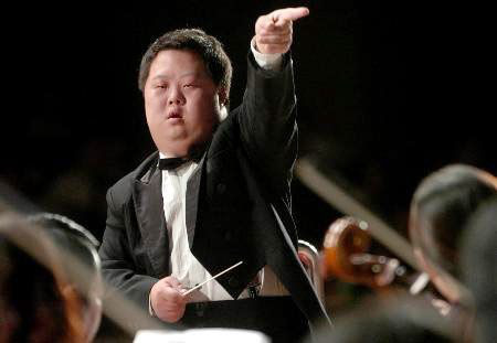 Chu Châu - Nhạc trưởng chỉ huy cả dàn nhạc nhưng có IQ chỉ bằng đứa trẻ 3 tuổi khiến thế giới ngỡ ngàng  - Ảnh 2.