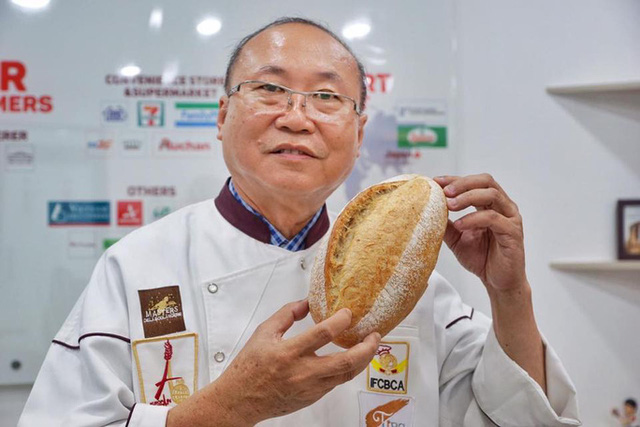 Vua bánh mì TP HCM tham gia giải cứu thanh long - Ảnh 2.