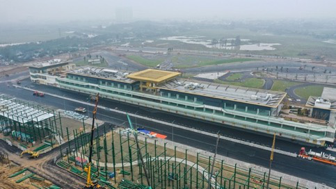 Chưa đầy 2 tháng nữa sẽ diễn ra chặng đua F1 Vinfast Vietnam: Tốc độ thi công thần tốc, Giám đốc đường đua F1 Michael Masi cũng phải bất ngờ - Ảnh 1.