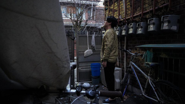 Nhà bán ngầm ở Seoul: Nơi người trẻ khom lưng mà sống, ‘mùi của cái nghèo’ rõ nhất vào hè nhưng họ vẫn từ chối biến thành ‘ký sinh trùng’ - Ảnh 4.