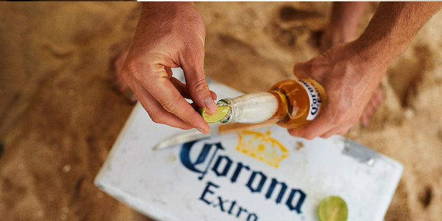 Hãng bia Corona Extra “dở khóc dở cười” vì dịch: Chẳng liên quan cũng bị réo tên, người Việt tìm kiếm nhiều nhất, bỗng nhiên được marketing miễn phí - Ảnh 4.