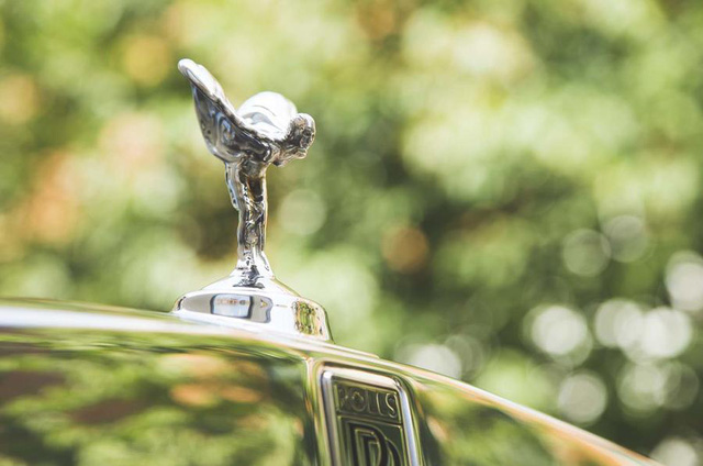 Tâm sự ‘thầm kín’ của tài xế Rolls-Royce cho giới nhà giàu: Phải lái xe như một quý ông, chỉ được đeo cà vạt xanh/đen và không nhiều chuyện! - Ảnh 2.