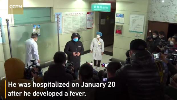 Hàng chục bệnh nhân Trung Quốc nhiễm virus corona hồ hởi xuất viện cùng lúc - Ảnh 1.