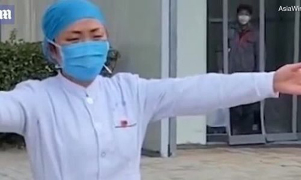 Xúc động nữ y tá Trung Quốc mùa dịch corona: Không ăn uống, nhịn vệ sinh suốt 12 tiếng, làm việc quên cả sinh nhật mình - Ảnh 3.