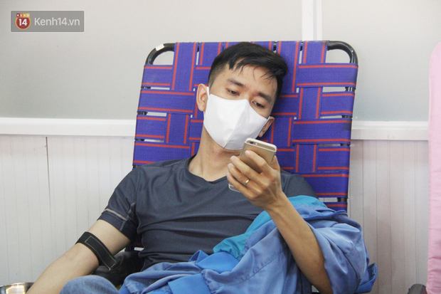Cạn kiệt nguồn dự trữ máu giữa dịch bệnh virus Corona, hàng trăm bạn trẻ Sài Gòn vui vẻ xếp hàng đi hiến máu cứu người - Ảnh 15.