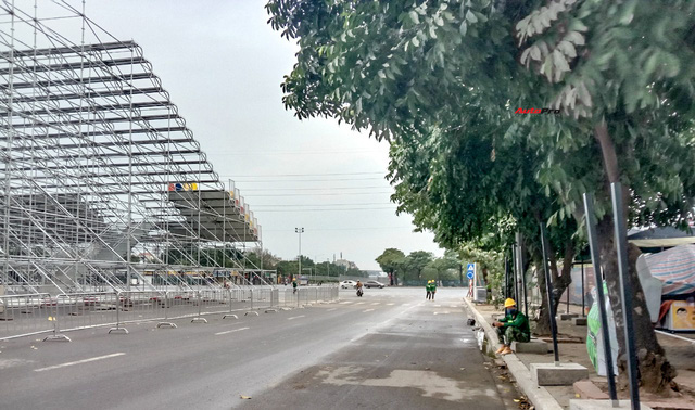 Quang cảnh đường đua F1 Hà Nội sau lệnh hoãn: Đại công trường ngổn ngang, công nhân vẫn làm việc - Ảnh 13.