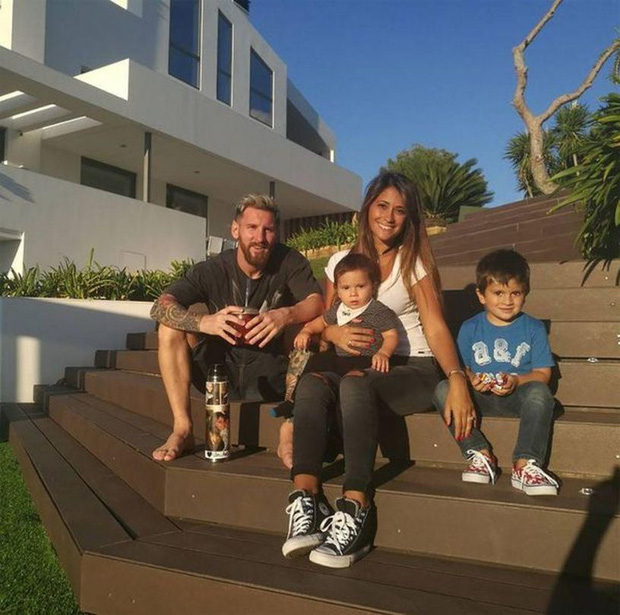 Lo ngại dịch Covid-19, Messi cùng gia đình tự cách ly trong biệt thự 200 tỷ, có sân bóng ở ngay trong nhà - Ảnh 6.