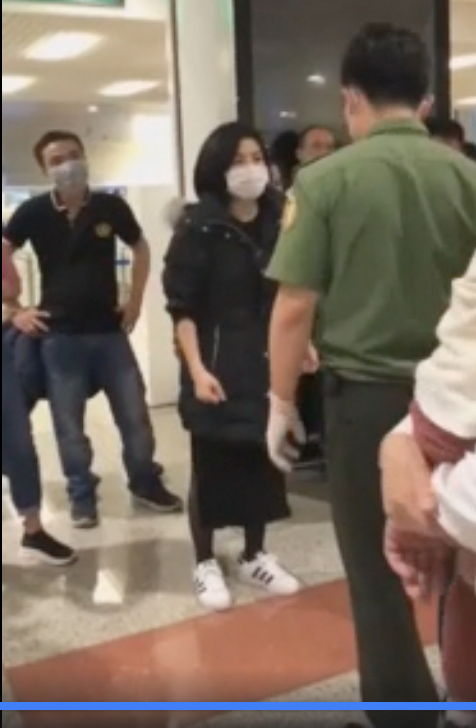CĐM phẫn nộ với nữ Việt kiều lớn tiếng đòi tự cách ly tại sân bay: Khi bạn cần, có Tổ quốc, hãy cùng nhau chống dịch chứ đừng chống đối - Ảnh 1.