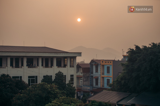 Chùm ảnh xúc động buổi chia tay tại khu cách ly: Người đến người đi, chỉ có các cô chú nhân viên vẫn ở lại chống dịch - Ảnh 1.