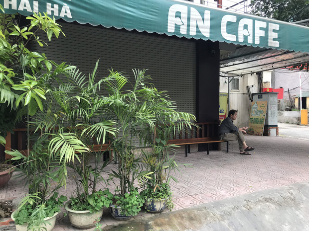 Hà Nội: Hàng loạt quán cafe, quán nhậu vẫn tấp nập mở cửa đón khách bất chấp lệnh đóng cửa để phòng chống COVID-19 - Ảnh 16.