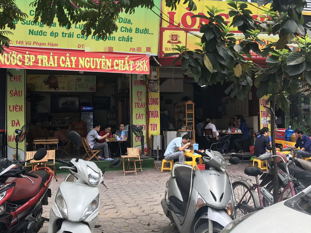 Hà Nội: Hàng loạt quán cafe, quán nhậu vẫn tấp nập mở cửa đón khách bất chấp lệnh đóng cửa để phòng chống COVID-19 - Ảnh 6.
