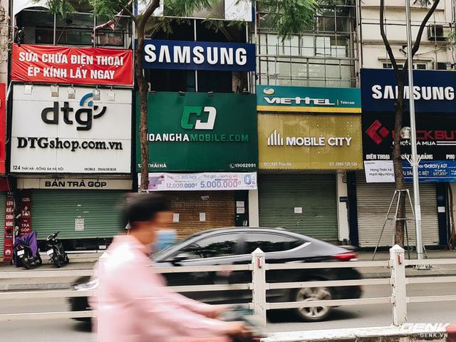 Cửa hàng kinh doanh điện thoại lớn nhỏ đóng cửa vì dịch, chuyển sang bán online - Ảnh 3.