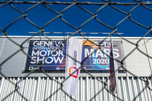 Khung cảnh tan hoang của Geneva Motor Show 2020: Tất cả đắp chiếu chờ tháo dỡ - Ảnh 21.
