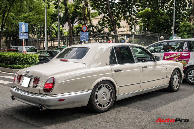 Những điều ít biết về Bentley Arnage của ông Đặng Lê Nguyên Vũ: Hàng hiếm đầu tiên Việt Nam, giá đồn đoán 21 tỷ từ nhiều năm trước - Ảnh 2.