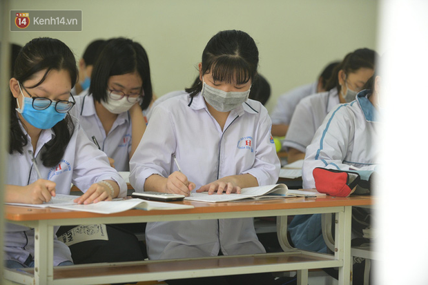 300.000 học sinh chính thức trở lại trường sau “kỳ nghỉ Tết dài nhất lịch sử” - Ảnh 6.