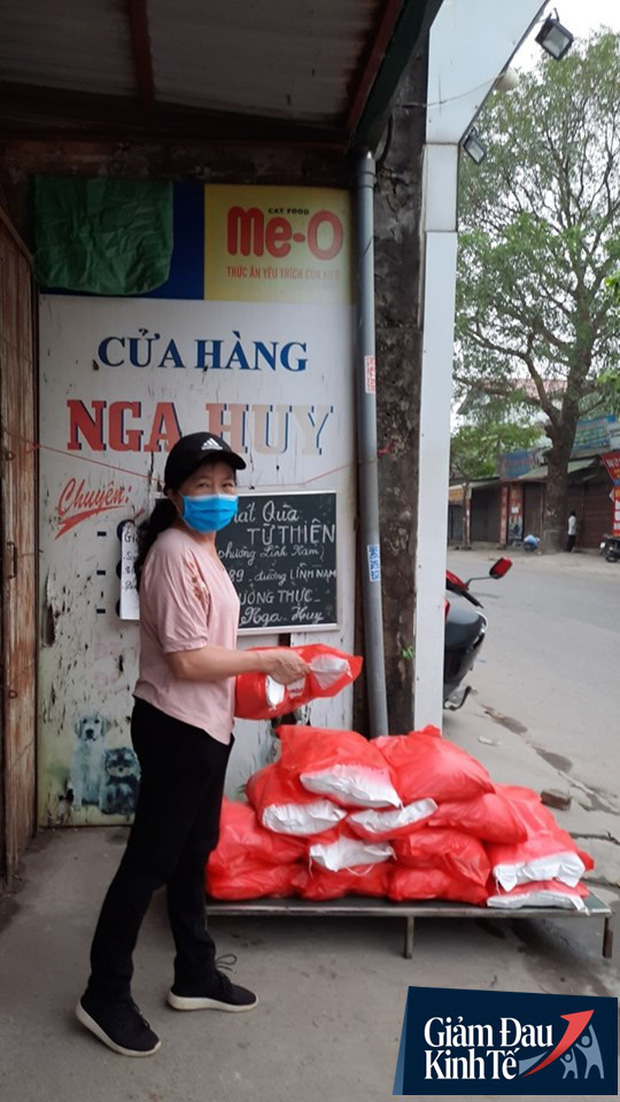 Gặp người chủ trọ ở Hà Nội tặng gạo, nước mắm cho khách thuê mùa dịch Covid-19 - Ảnh 1.