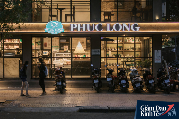 Một loạt quán xá Sài Gòn đã mở cửa trở lại sau chuỗi ngày dài cách ly: Nơi thì tấp nập khách, chỗ vẫn vắng hoe như cũ - Ảnh 15.