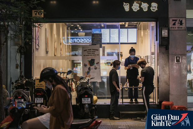 Một loạt quán xá Sài Gòn đã mở cửa trở lại sau chuỗi ngày dài cách ly: Nơi thì tấp nập khách, chỗ vẫn vắng hoe như cũ - Ảnh 21.