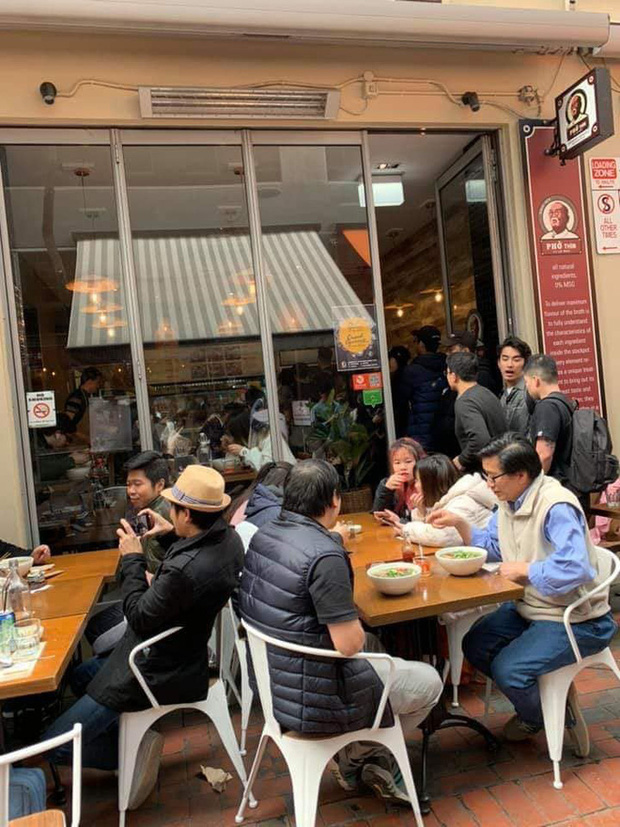 Tự hào khôn xiết với 3 thương hiệu đồ ăn uống Việt Nam đã xuất ngoại thành công, khách nước ngoài xếp hàng mua nườm nượp - Ảnh 2.