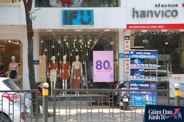 Loạt khu phố thời trang ở Hà Nội mở cửa trở lại, giảm giá sốc lên tới 80% - Ảnh 4.