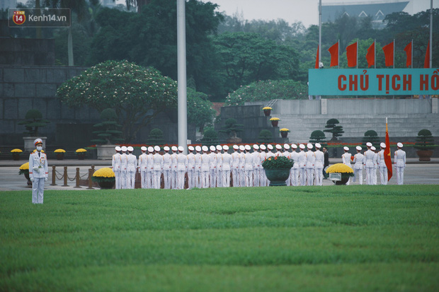 Buổi lễ thượng cờ thiêng liêng tại Quảng trường Ba Đình sáng 30/4: Được sống trong thời bình, không có chiến tranh là một điều rất hạnh phúc - Ảnh 3.