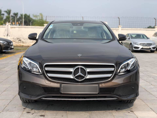Đại lý Mercedes-Benz xả kho xe trưng bày và chạy thử - Rẻ hơn mua mới hàng trăm triệu đồng - Ảnh 1.