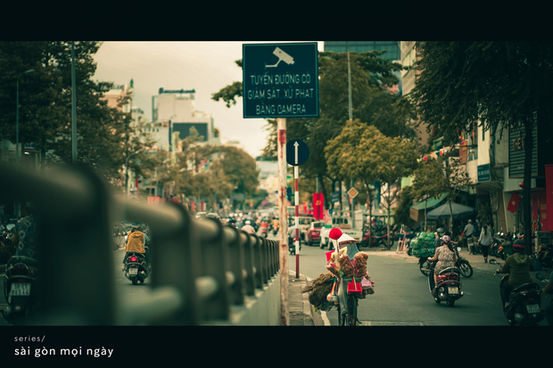 Có một Sài Gòn mỗi ngày thật khác: Giữa xô bồ và hoa lệ, vài khoảng lặng chợt ghé ngang khiến ta càng nhìn càng thương! - Ảnh 7.