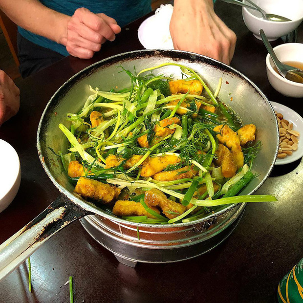Báo Pháp gọi Hà Nội là “ngôi đền của những món ăn đường phố” - Ảnh 10.