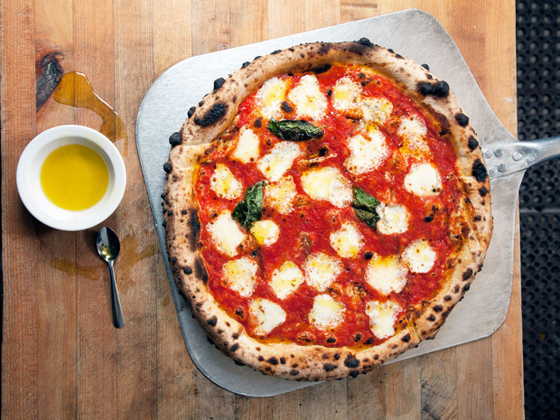 “Khi bạn mua pizza ở Ý, nhà hàng sẽ không bao giờ cắt sẵn bánh cho bạn”: Lý do đằng sau khiến cả thế giới phải thán phục - Ảnh 2.