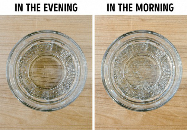 Tại sao không nên đặt cốc nước cạnh giường để sáng mai ngủ dậy uống cho tiện và đây là 5 lý do cực nguy hiểm! - Ảnh 1.