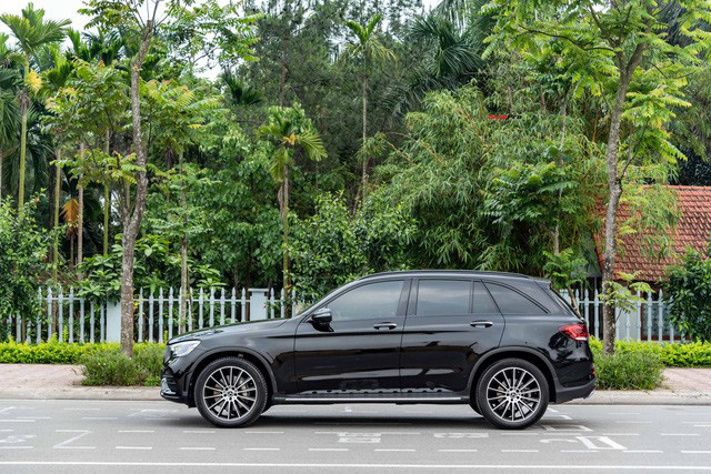 Sau 8.000 km, hàng hiếm Mercedes-Benz GLC 300 AMG nhập khẩu bán lại rẻ hơn tiền ra biển xe lắp ráp - Ảnh 4.