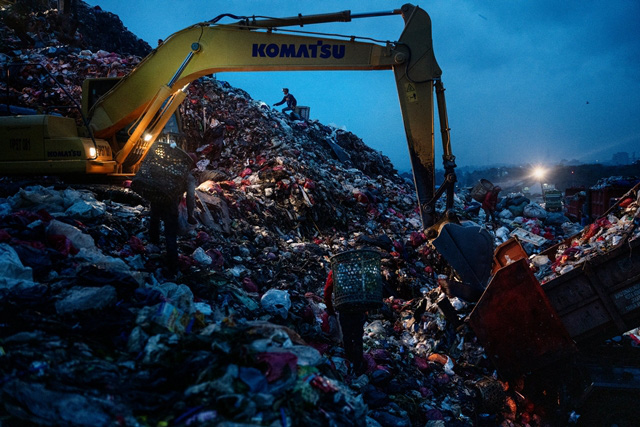 Núi rác ở Jakarta - nơi người Indonesia khao khát có việc làm tìm đến - Ảnh 3.