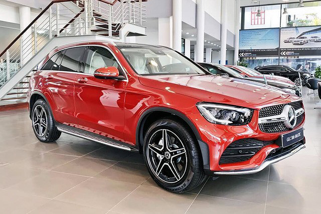 Không nằm yên như xe phổ thông, Mercedes-Benz, BMW và Audi ganh đua gay gắt tại Việt Nam: Sẵn hàng nhiều xe mới, ‘option’ ngày càng xịn, mặt bằng giá giảm sâu - Ảnh 1.