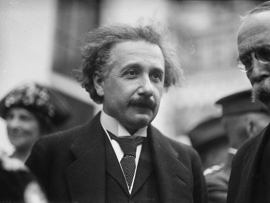 Cậu bé đưa thư cho Einstein được tặng quà, nhiều năm sau họ hàng của cậu nhận được thứ không ngờ - Ảnh 1.