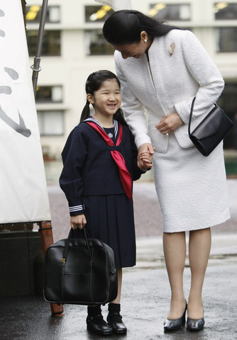 Hoàng hậu Masako - người mẹ từng vượt qua căn bệnh trầm cảm, dùng kỷ luật thép để dạy con sống như thường dân, không có đặc quyền dù là công chúa - Ảnh 18.