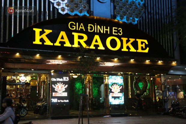 Sau lệnh của Thủ tướng nhiều quán karaoke ở Hà Nội và Sài Gòn nhộn nhịp mở cửa trở lại, nhiều quán vẫn đóng cửa im lìm - Ảnh 13.
