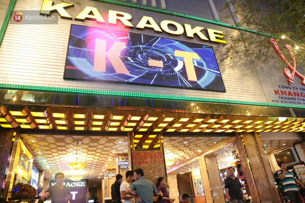 Sau lệnh của Thủ tướng nhiều quán karaoke ở Hà Nội và Sài Gòn nhộn nhịp mở cửa trở lại, nhiều quán vẫn đóng cửa im lìm - Ảnh 17.