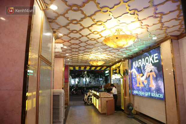 Sau lệnh của Thủ tướng nhiều quán karaoke ở Hà Nội và Sài Gòn nhộn nhịp mở cửa trở lại, nhiều quán vẫn đóng cửa im lìm - Ảnh 21.