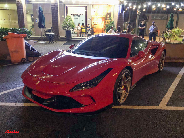 Doanh nhân Nguyễn Quốc Cường và Đàm Thu Trang lần đầu cầm lái Ferrari F8 Tributo xuống phố - Ảnh 1.