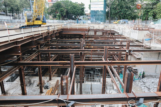 Flycam cận cảnh nhà ga ngầm trung tâm Bến Thành, công trình phức tạp nhất vì kết nối 4 tuyến Metro ở Sài Gòn - Ảnh 2.