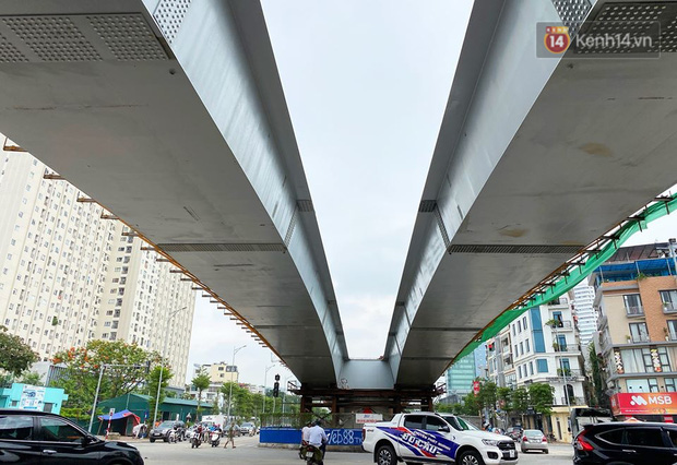 Cận cảnh cầu vượt dầm thép nối liền 3 quận nội thành Hà Nội đang gấp rút thi công - Ảnh 11.
