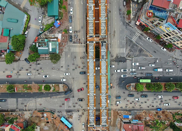 Cận cảnh cầu vượt dầm thép nối liền 3 quận nội thành Hà Nội đang gấp rút thi công - Ảnh 5.