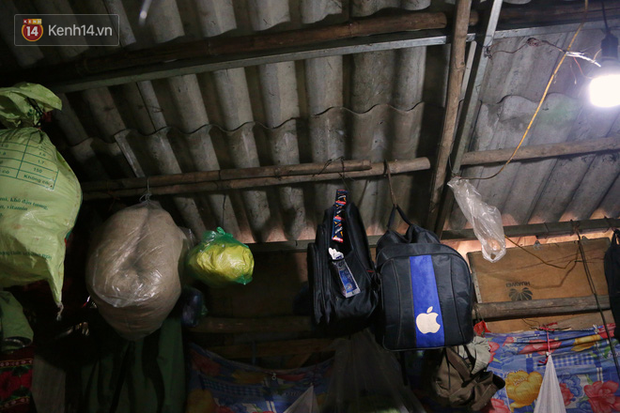 Người nghèo oằn mình trong căn phòng trọ bằng tôn cao chưa đầy 4m dưới nắng nóng 50 độ ở Hà Nội: Giữa trưa hơi nóng phả xuống không khác gì cái lò nướng cỡ lớn - Ảnh 6.