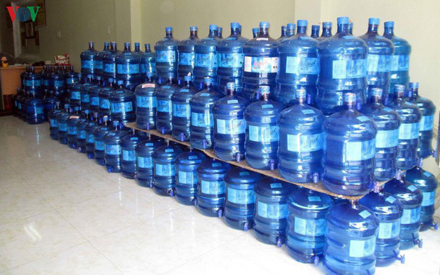 Phát hiện thêm một cơ sở sản xuất nước uống đóng bình ở Hải Phòng không an toàn - Ảnh 1.