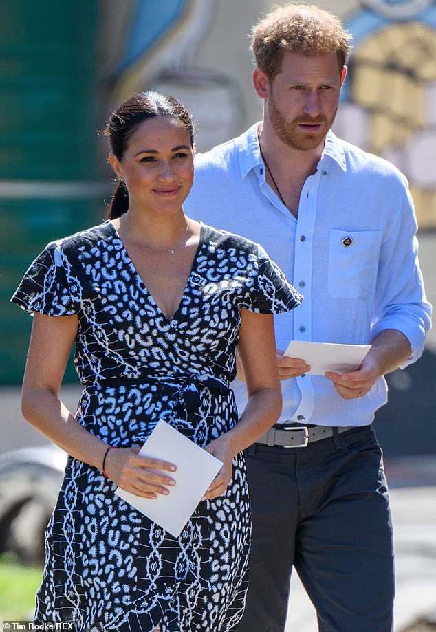 Meghan Markle từ chối thành ý của Nữ hoàng Anh trong khi Harry thì tuyệt vọng, hôn nhân của cả hai đang trên bờ vực đổ vỡ? - Ảnh 2.