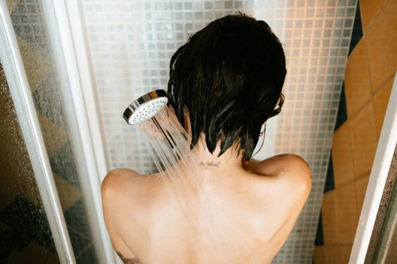 7 bộ phận quan trọng của cơ thể nhất định phải được làm sạch đúng cách khi tắm, nếu không vi khuẩn sẽ làm ổ và gây bệnh nghiêm trọng - Ảnh 2.