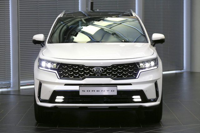 Kia Sorento 2021 rục rịch về Việt Nam ‘chạy’ ưu đãi trước bạ, giá tạm tính cao nhất gần 1,1 tỷ, mẫu cũ giảm giá hơn trăm triệu đồng dọn kho - Ảnh 1.